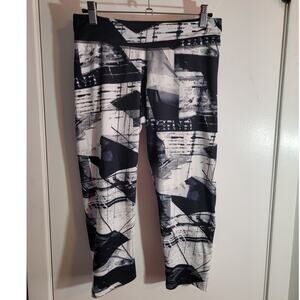 Adidas Women's Graphic Capri Leggings Sz Small Yoga Athleisure Casual Workout